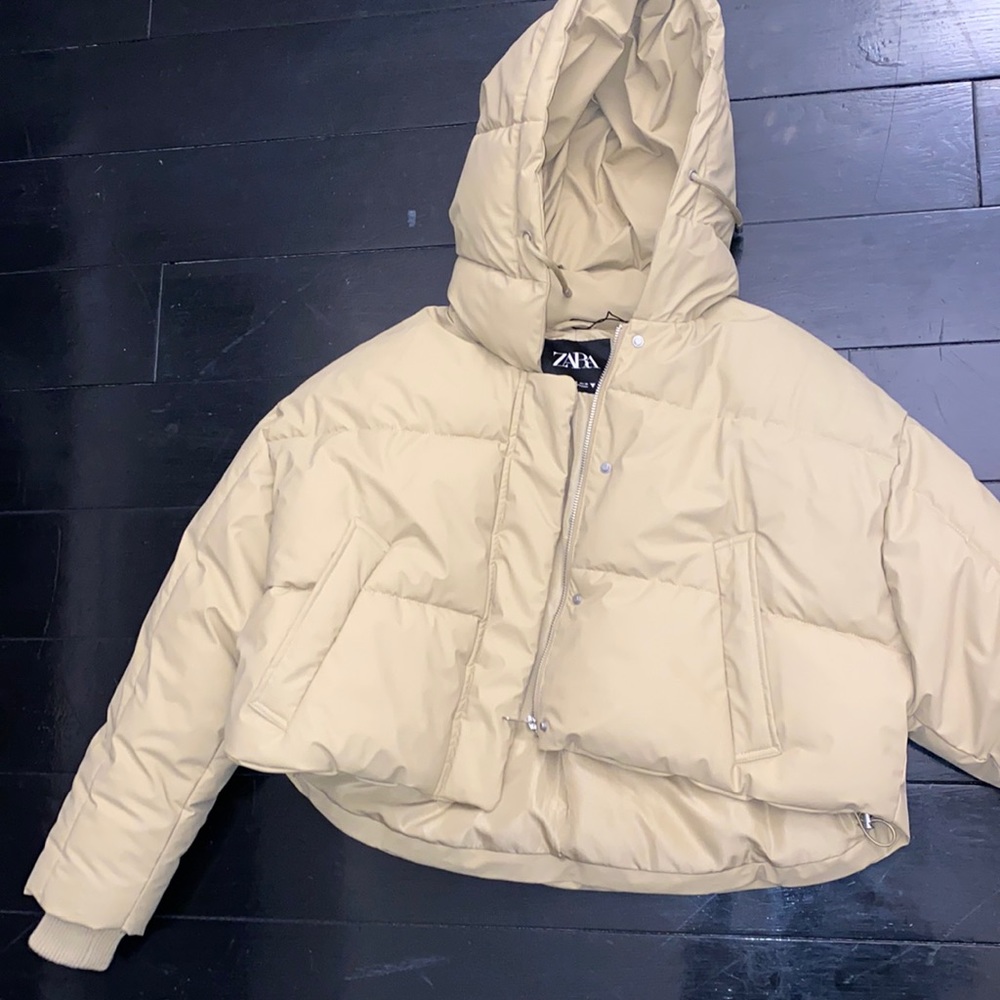 Zara cropped beige puffer jacket never worn